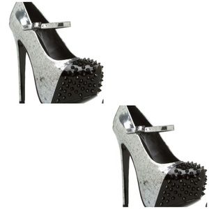 Studded platform pumps